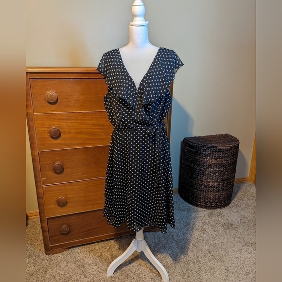 Olivia Matthews Dresses & Skirts - VINTAGE Olivia Matthews polka dots flutter cap sleeveless MIDI size 16